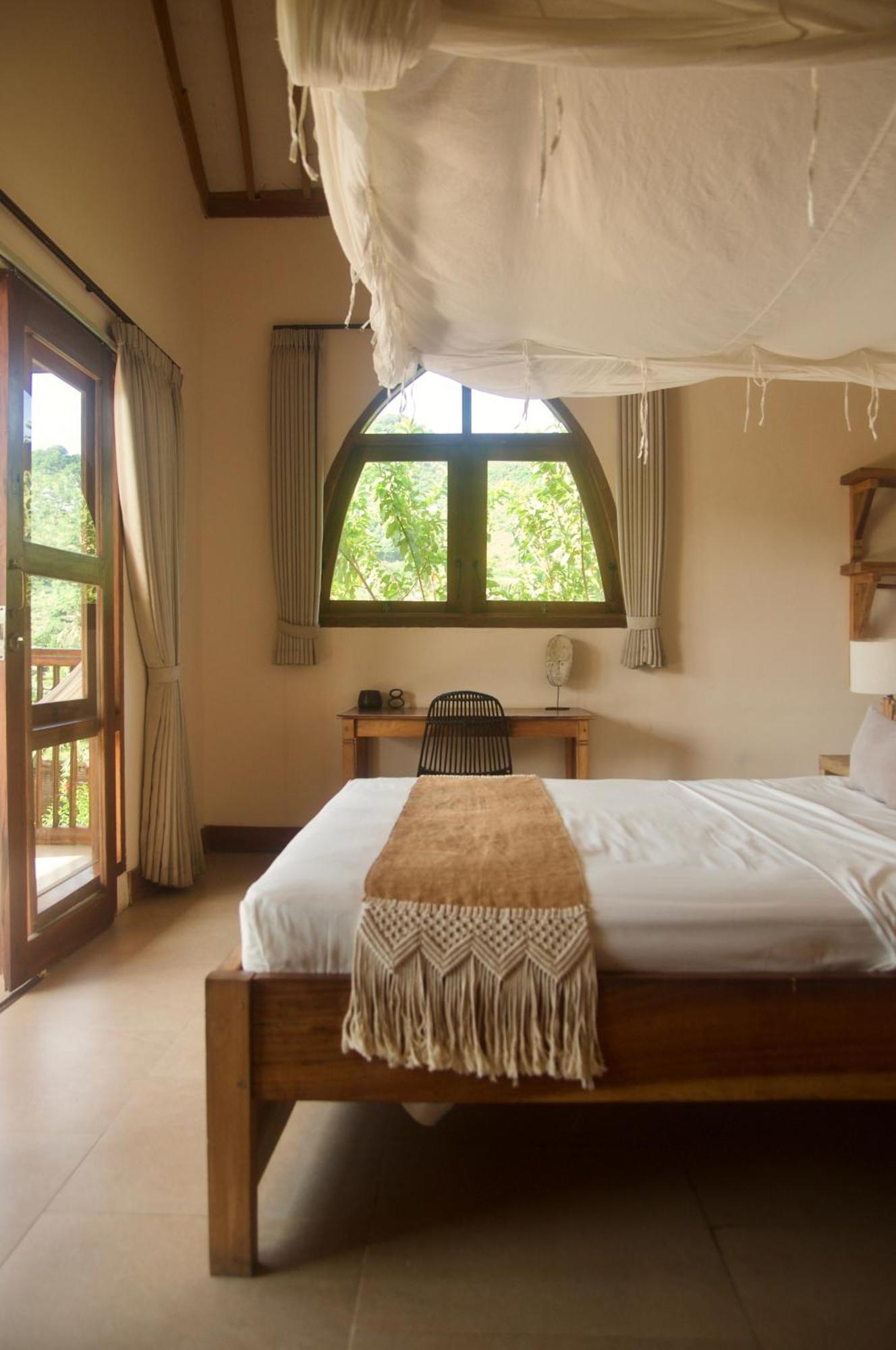 Owa Areguling Lodge *