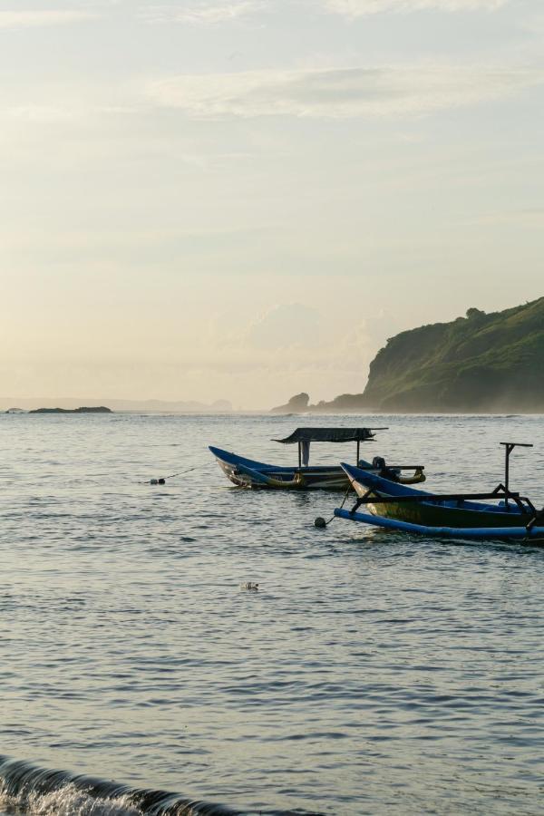 Owa Areguling Kuta (Lombok)